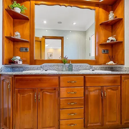 Magnifico Atico De 3 Фуэнхирола