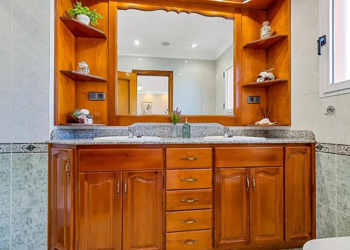 Magnifico Atico De 3 フエンヒロラ